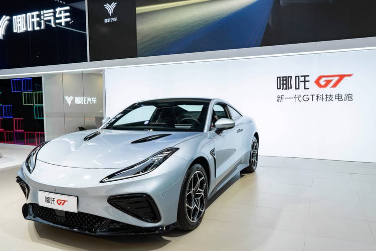 东莞南城区源维贝企业管理咨询哪吒汽车在智能汽车领域的表现，领途汽车在新能源汽车市场中的影响力